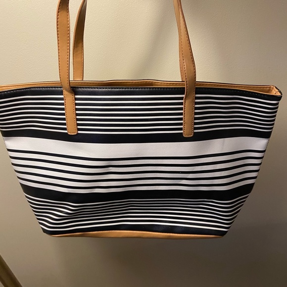 New without Tags Kenneth Cole Tote Bag/Purse - Picture 3 of 4